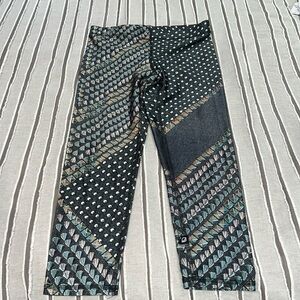 Women’s SZ MEDIUM cropped TEREZ leggings